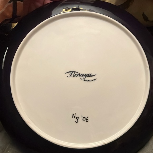 Beautiful & unique flower plate by Benaya by Innovative Ng ‘06. Gorgeous color❤️ - Picture 9 of 10